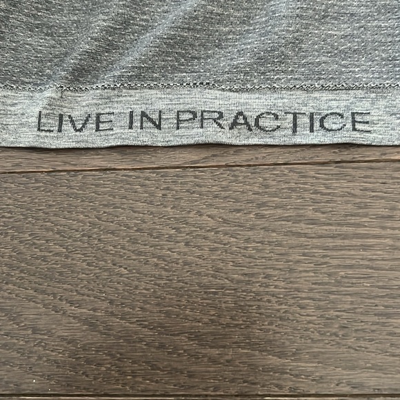 Lululemon V-neck Metal Vent Tech Short Sleeve V 2.0 - Picture 5 of 5